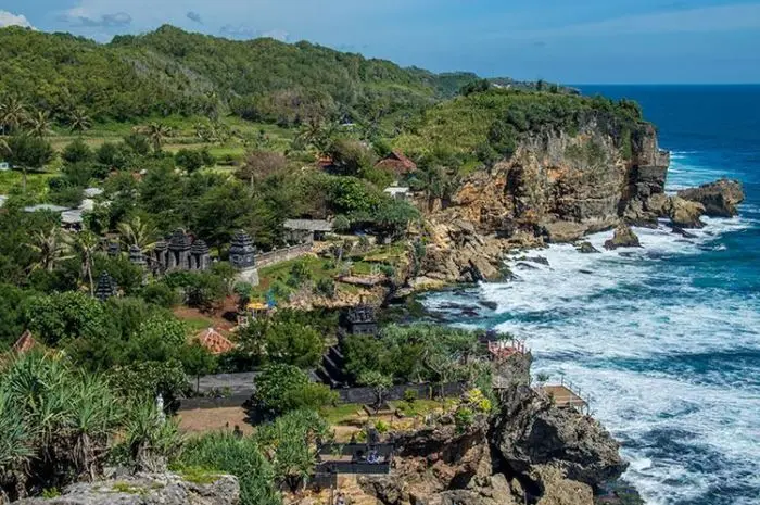 Pantai Ngobaran, Pantai Indah dengan Tebing Eksotis di Gunung Kidul