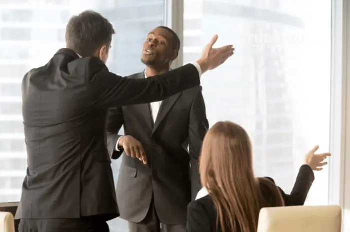 Strategi Ampuh untuk Menghindari Konflik di Tempat Kerja