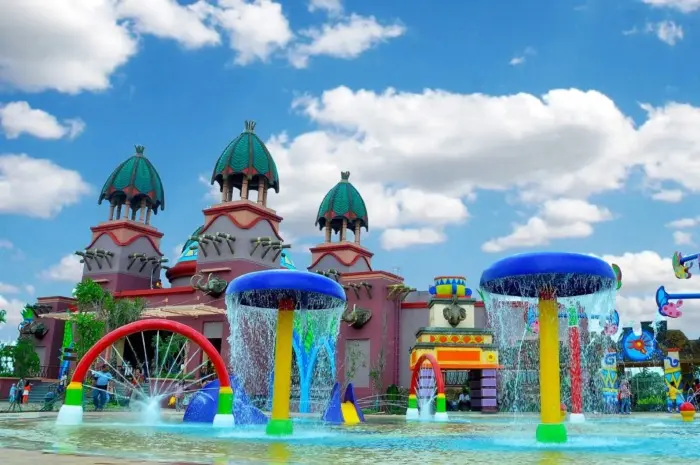 Amanzi Waterpark Palembang, Wahana Air Seru dengan Nuansa Petualangan Afrika yang Memukau