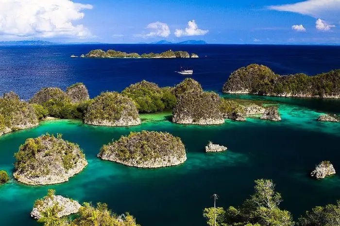 Destinasi Wisata Menarik di Sorong, Gerbang Menuju Keindahan Raja Ampat