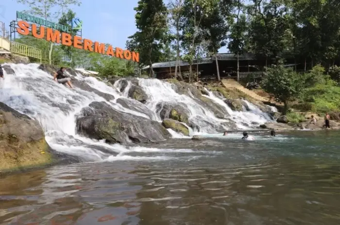 Sumber Maron, Air Terjun Menkajubkan di Tengah Panorama Alam Malang